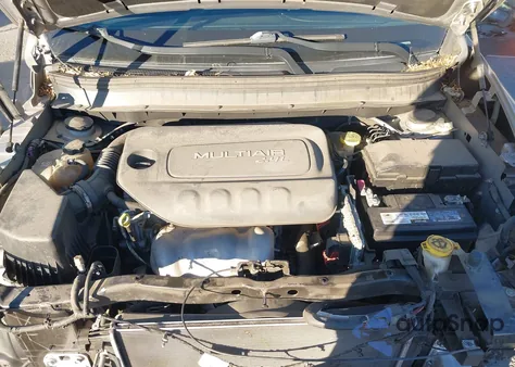 2016 Jeep Cherokee Latitude z USA, uszkodzony, nr VIN 1C4PJLCB9GW201073